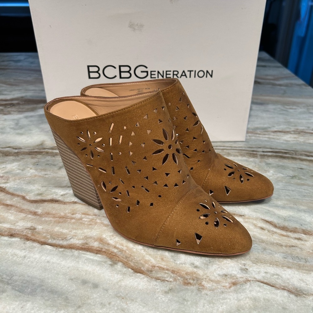 NIB ~ BCBG CARMEN LASERCUT MULES sz 10 - Picture 12 of 13